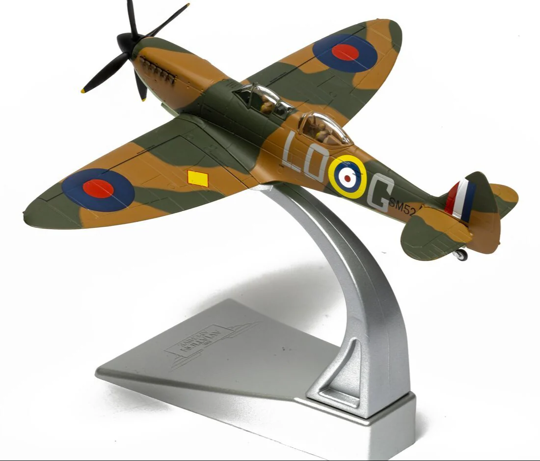 AA29203 Supermarine Spitfire T9, SM520/ LO-G (G-ILDA), RAF No.602 Sqn, Goodwood Aerodrome - Image 4