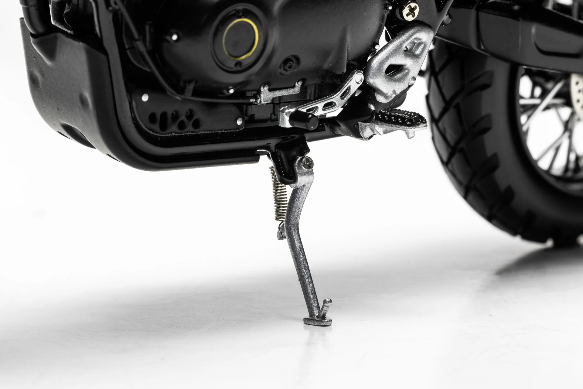 CC08402 Triumph Scrambler 1200 (Bond Edition) - Image 9