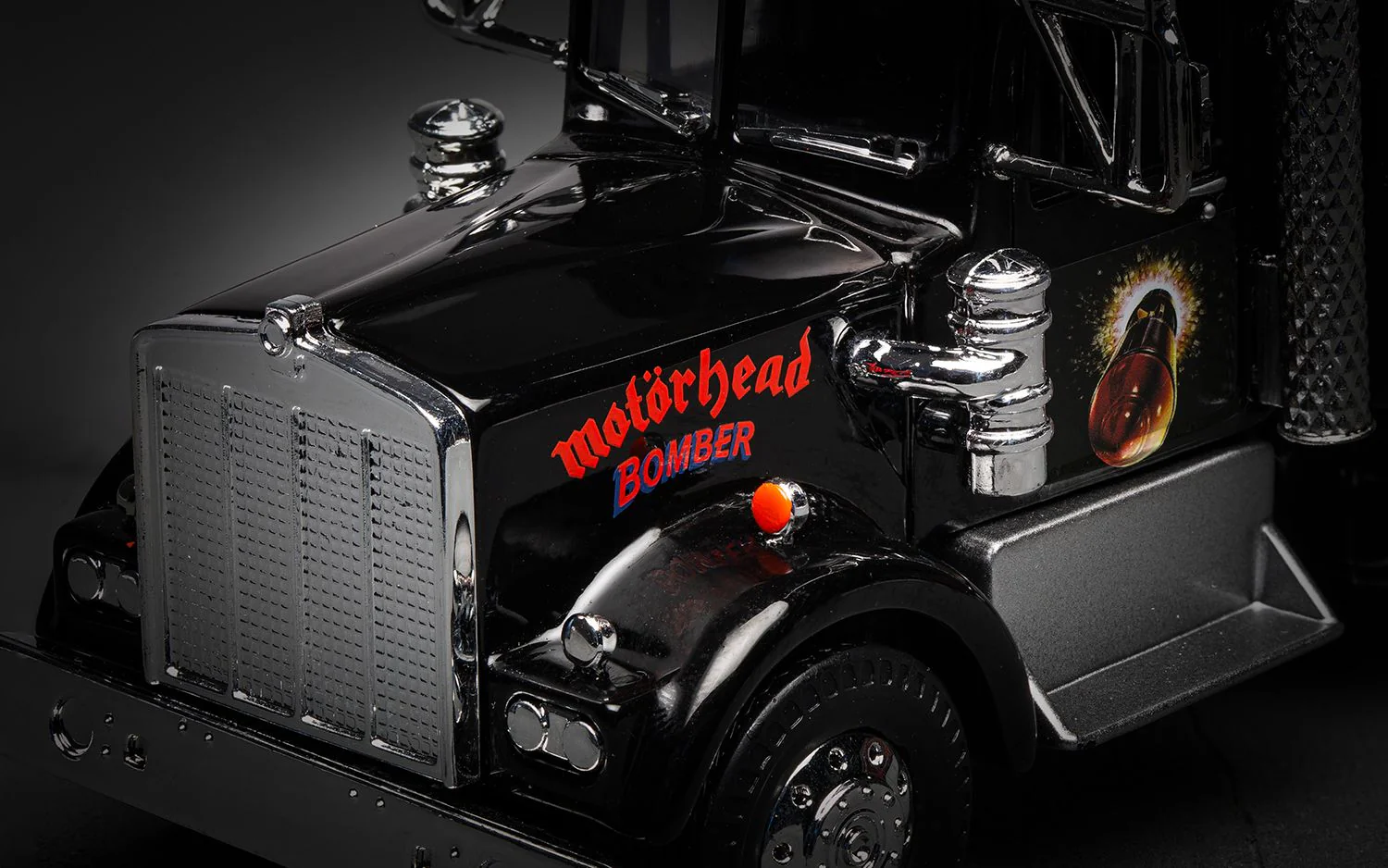 CC55703 Heavy Metal Trucks - Motorhead, Bomber - Image 4