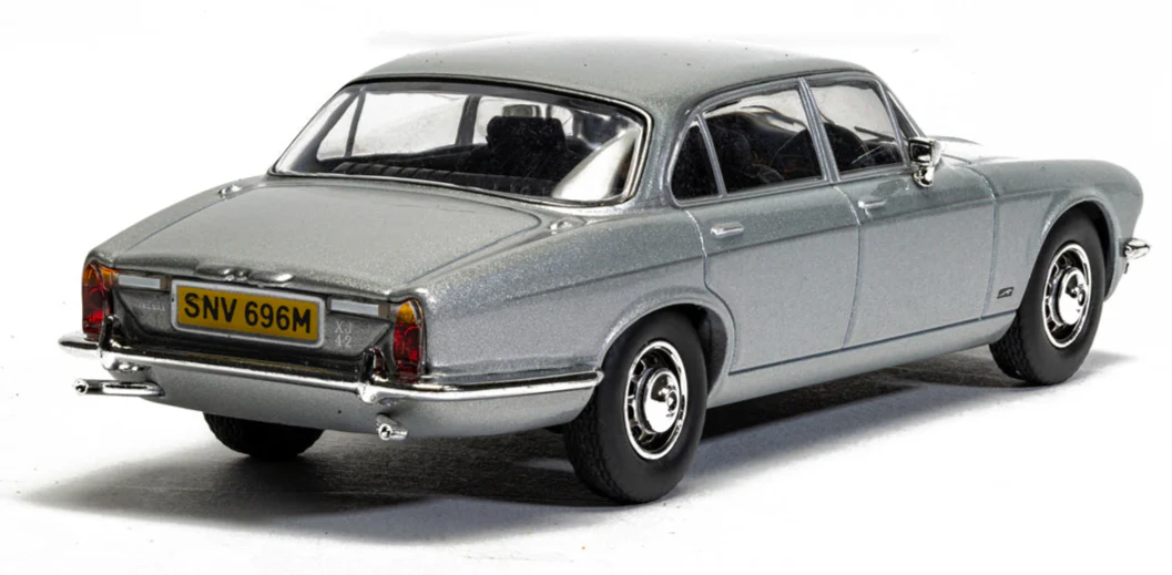 CC91992 Screen Stars - Ford Capri Mk2 2.0S Diamond White, Jaguar XJ6 Series 2 Silver - Image 4
