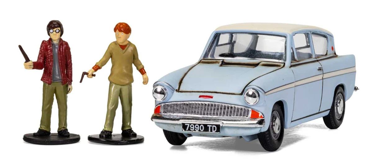 CC99725 Harry Potter Flying Ford Anglia with Harry Potter and Ron Weasley Figurines