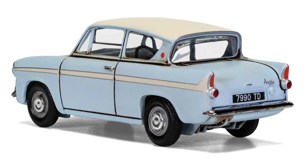 CC99725 Harry Potter Flying Ford Anglia with Harry Potter and Ron Weasley Figurines - Image 4