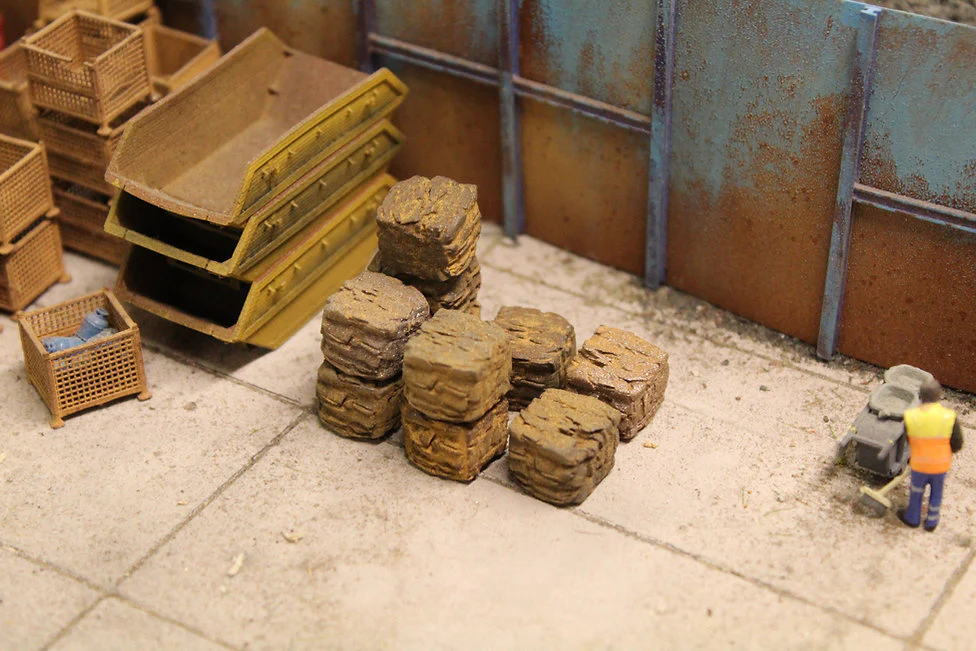 BS3DSMBRSTY10 Crushed Rusty Scrap Metal Bales - Pack of 10
