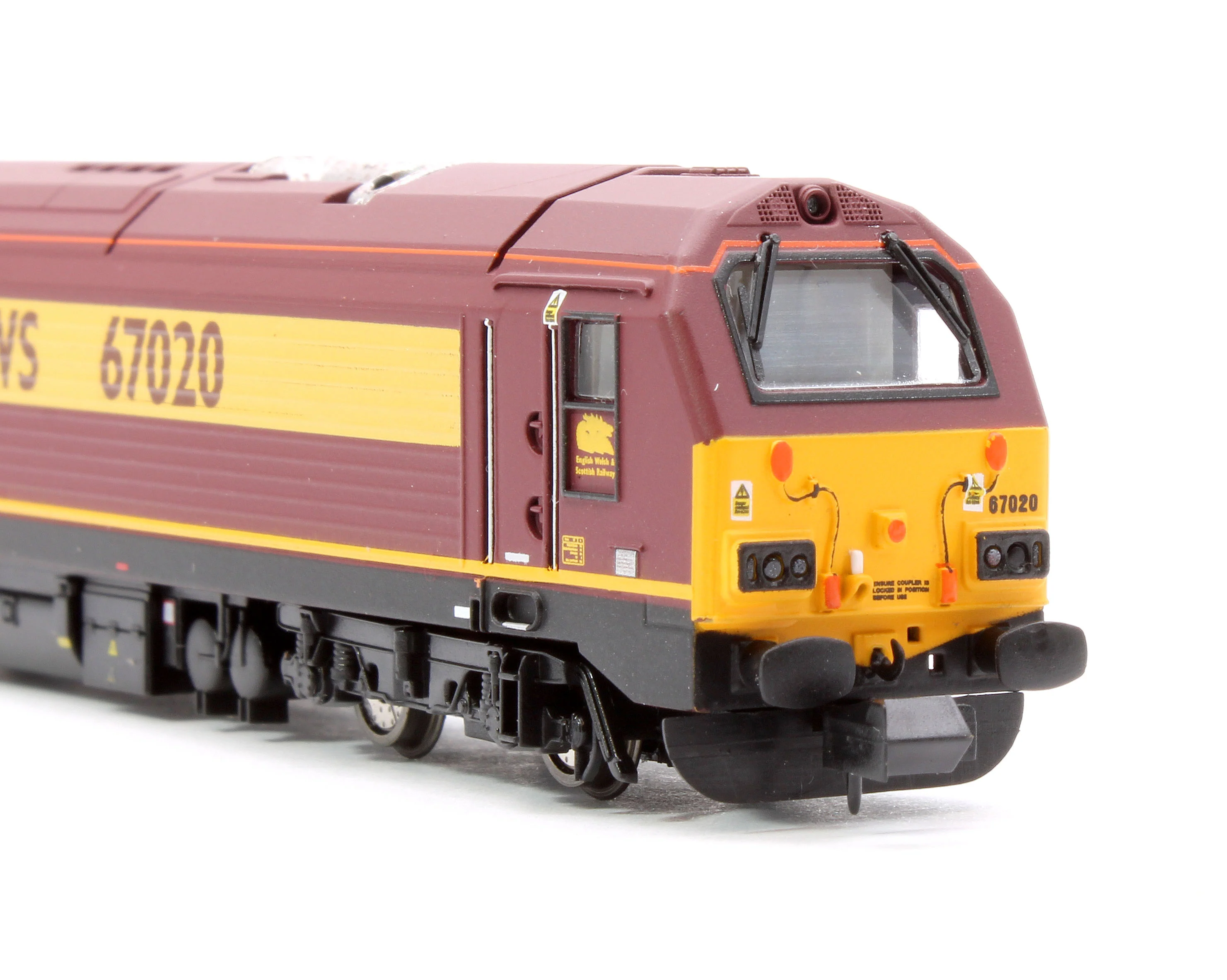 2D-010-015 Class 67 EWS Red/Gold 67020 Diesel Locomotive - Image 10