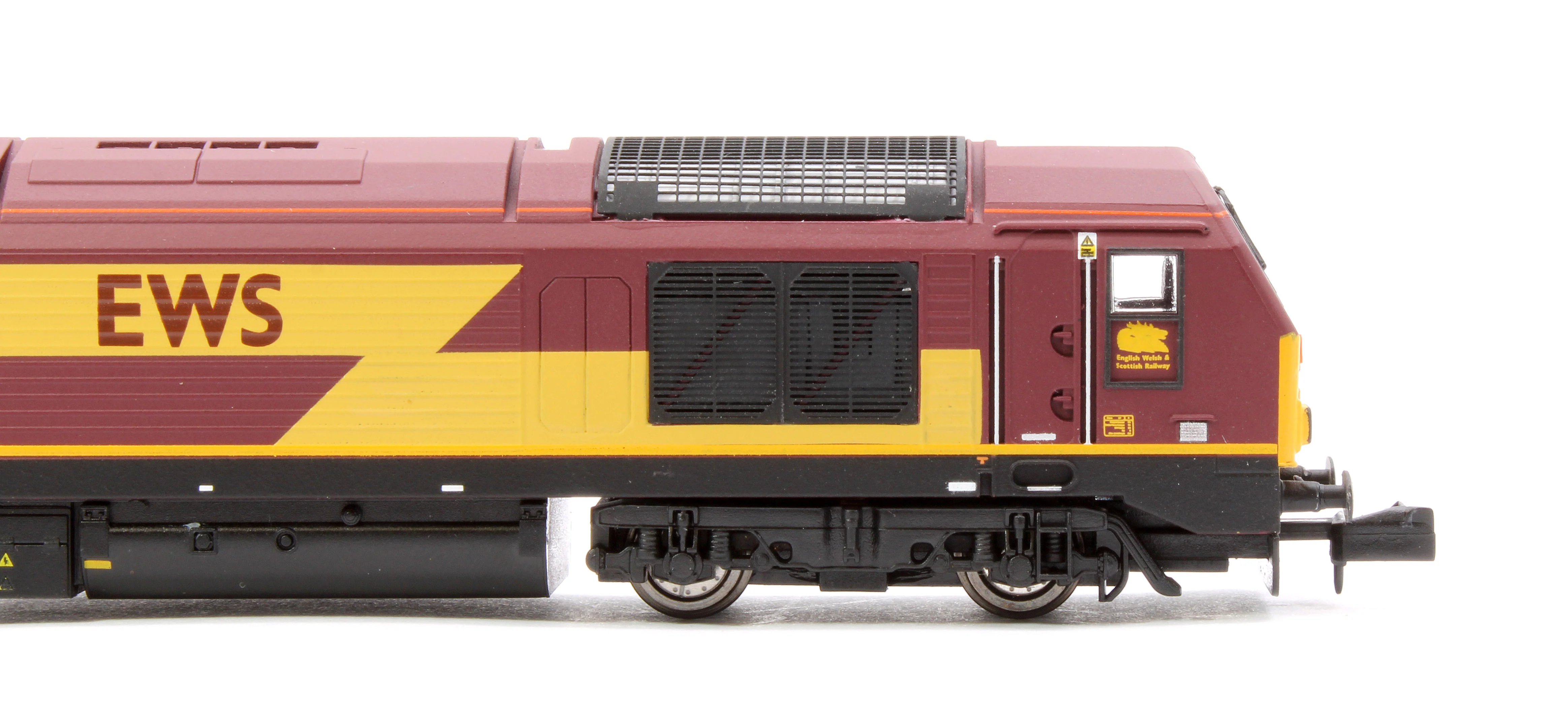 2D-010-015 Class 67 EWS Red/Gold 67020 Diesel Locomotive - Image 8