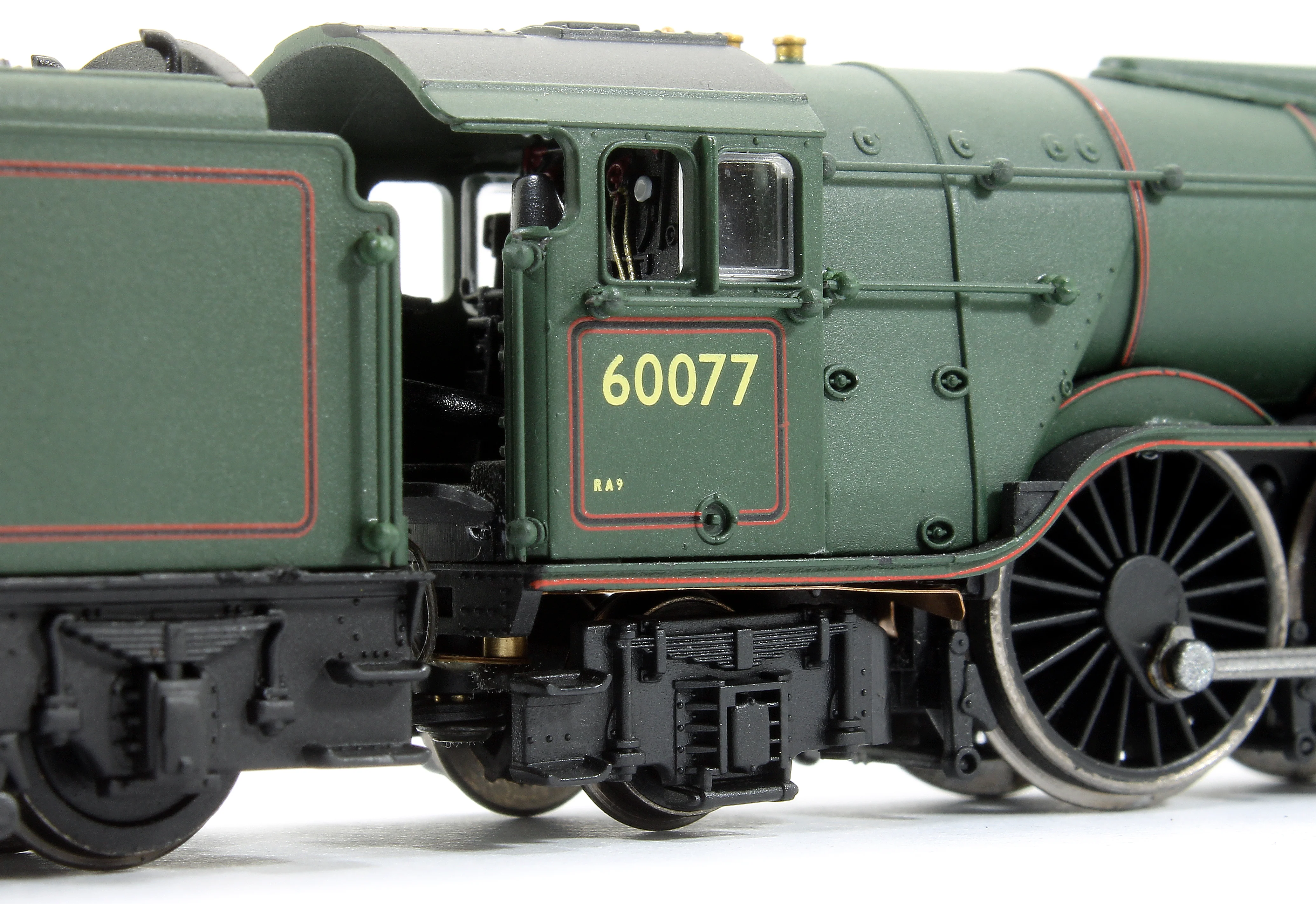 2S-011-009 A3 The White Knight 60077 BR Green Early Crest - Image 6