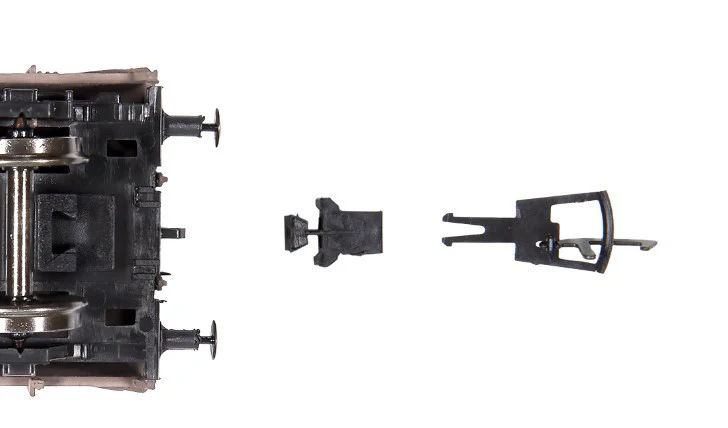 4A-000-016 OO Dove Tail NEM Pocket W/ Tension Lock Coupler 5 Pairs