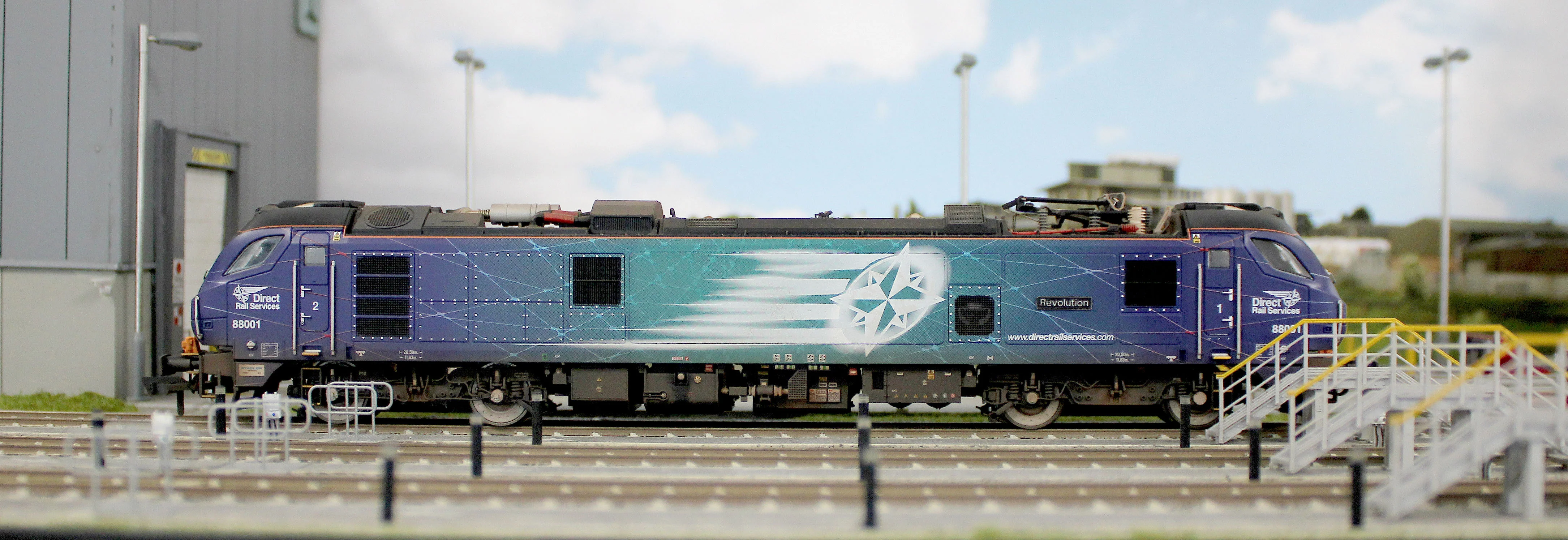 4D-088-001SW Highly Detailed Premium Weathered Class 88 'Revolution' 88001 DRS Electro-Diesel Locomotive (DCC Sound & Working Pantograph) - Image 12