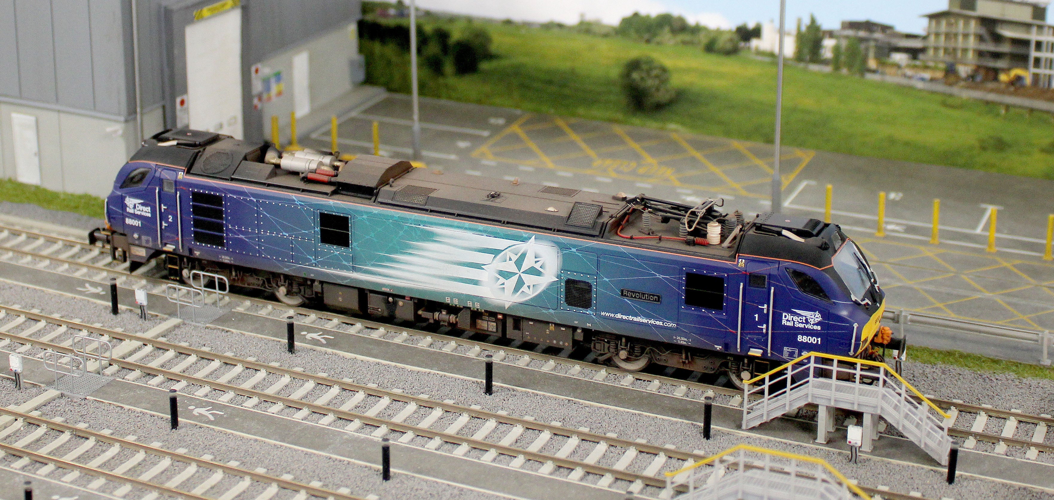 4D-088-001SW Highly Detailed Premium Weathered Class 88 'Revolution' 88001 DRS Electro-Diesel Locomotive (DCC Sound & Working Pantograph) - Image 13