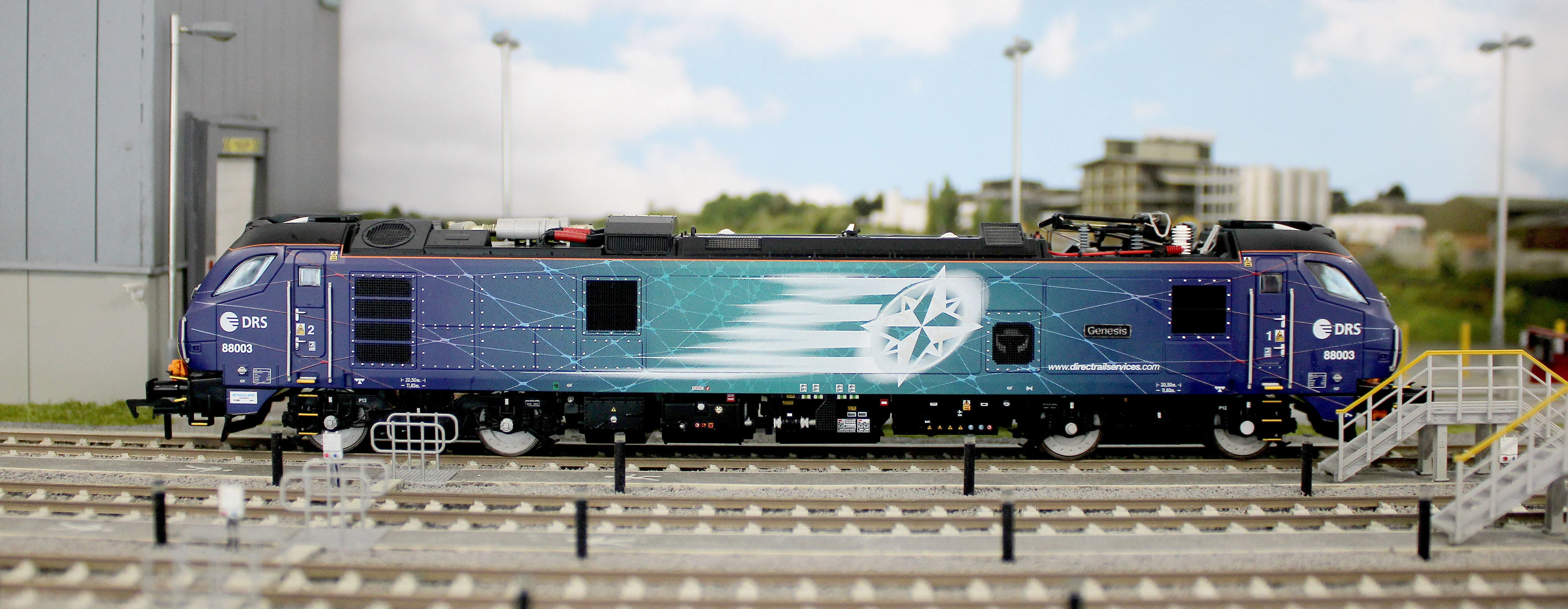 4D-088-002S Class 88 'Genesis' 88003 DRS Electro-Diesel Locomotive (DCC Sound & Working Pantograph) - Image 13