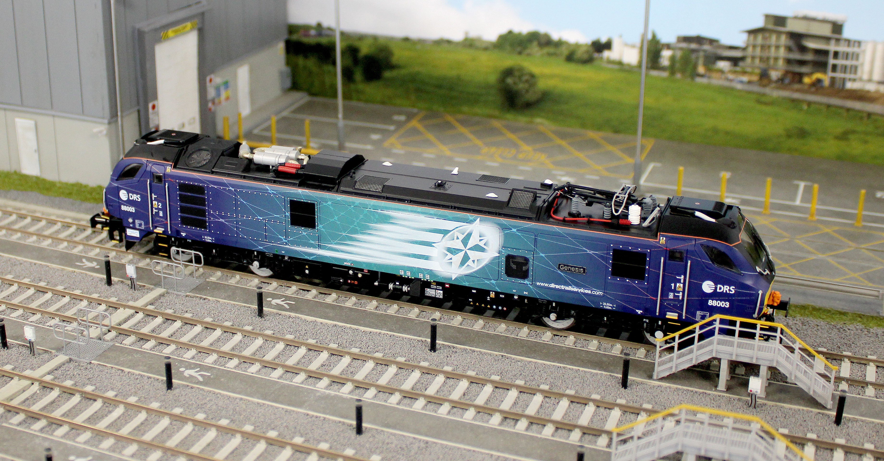 4D-088-002S Class 88 'Genesis' 88003 DRS Electro-Diesel Locomotive (DCC Sound & Working Pantograph) - Image 14