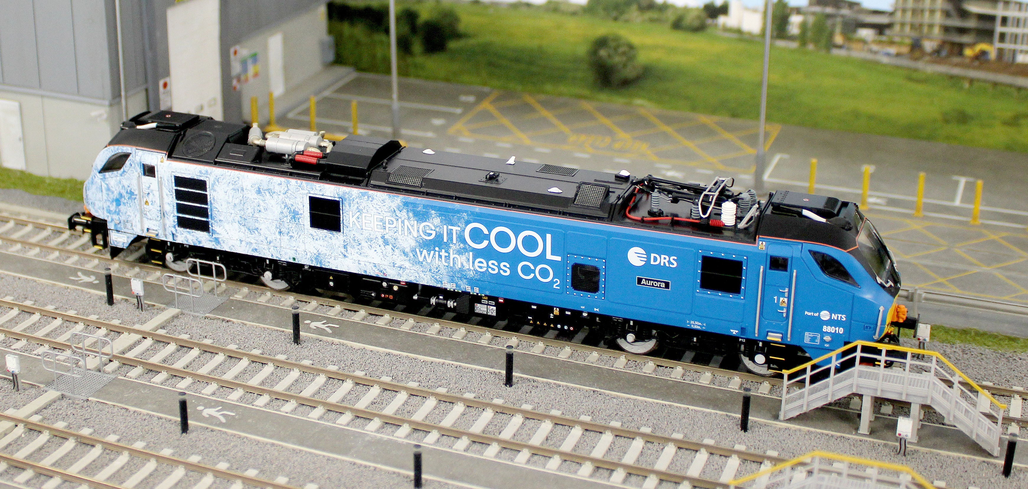 4D-088-004S Class 88 'Aurora' 88010 DRS Refrigerated Rail Electro-Diesel Locomotive (DCC Sound & Working Pantograph) - Image 14