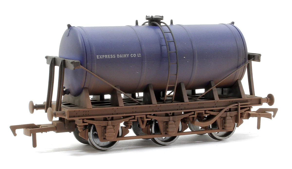 Express Dairy 6 Wheel Milk Tanker - Weathered - Image 3