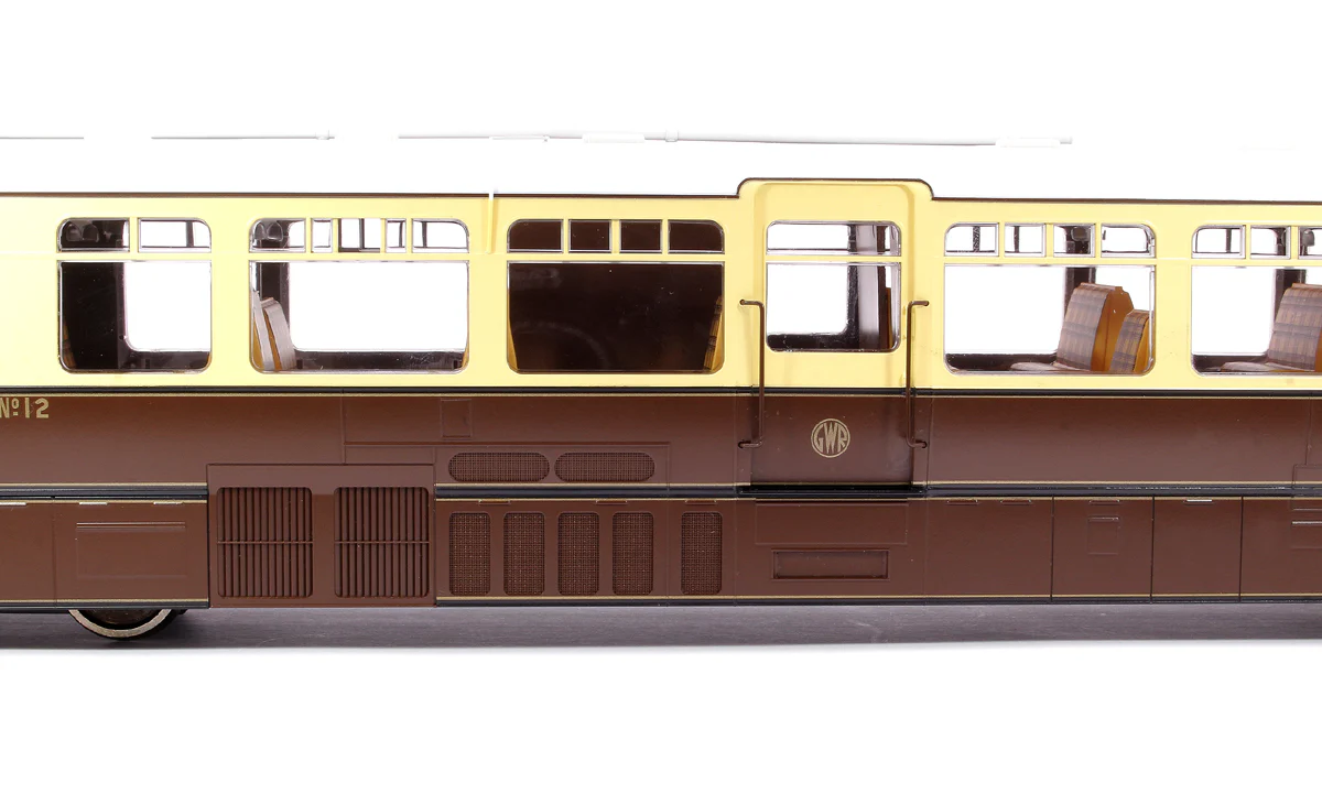 7D-011-001D Streamlined Railcar 12 Lined Chocolate & Cream GWR Monogram Diesel Locomotive - DCC Fitted - Image 7