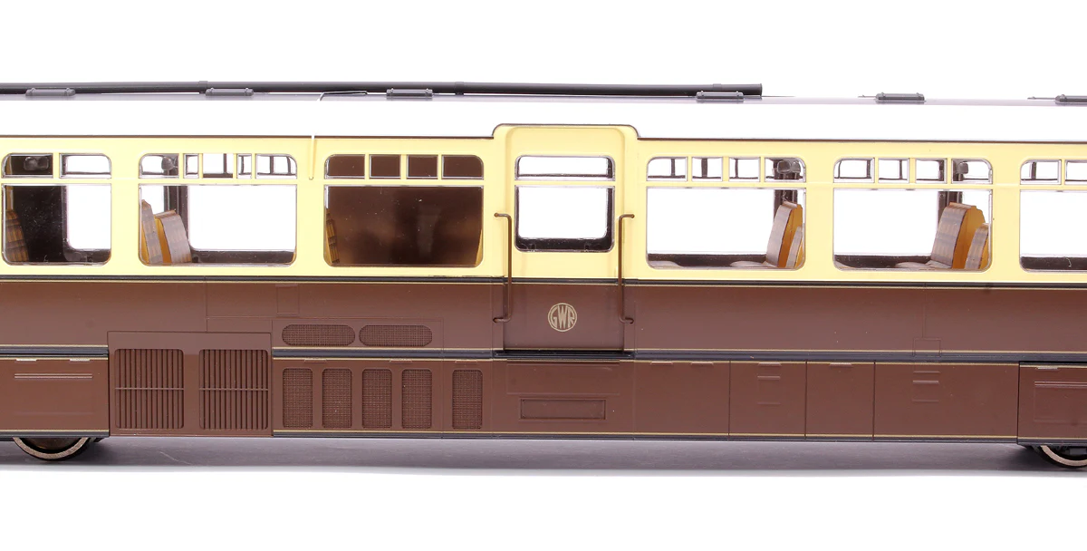 7D-011-002D Streamlined Railcar 10 Lined Chocolate & Cream GWR Monogram Diesel Locomotive - DCC Fitted - Image 7