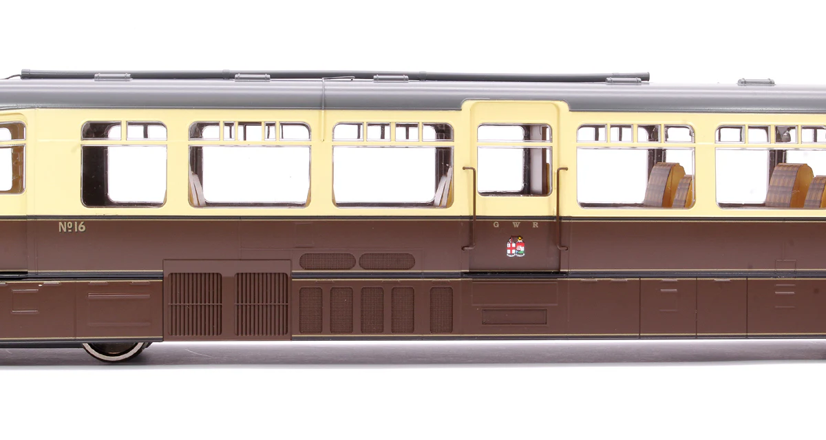 7D-011-003D Streamlined Railcar 16 Lined Chocolate & Cream GWR Twin Cities Diesel Locomotive - DCC Fitted - Image 7