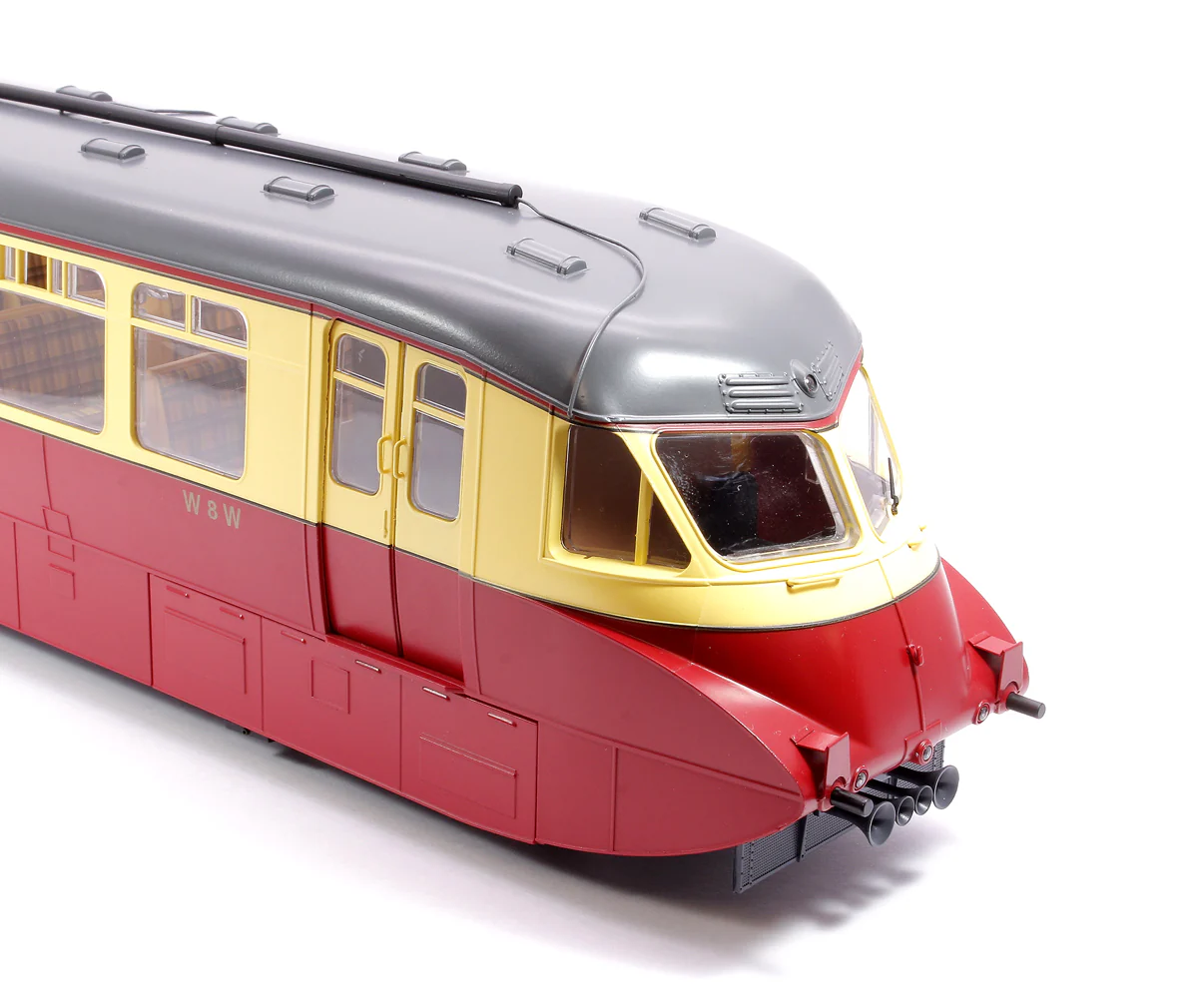 7D-011-005D Streamlined Railcar W8W BR Lined Carmine & Cream Diesel Locomotive - DCC Fitted - Image 6