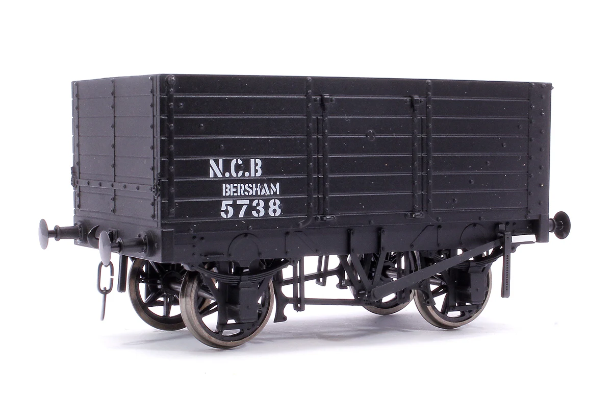 7F-073-017 7 Plank Wagon 9' Wheelbase 3 Door Bersham 5738