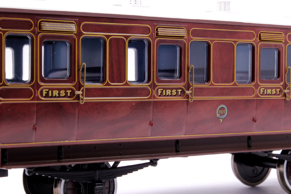 7P-020-400D Stroudley 4 Wheel Suburban Oil Lit 1st Mahogany 707 - DCC & Light Bar Fitted - Image 4