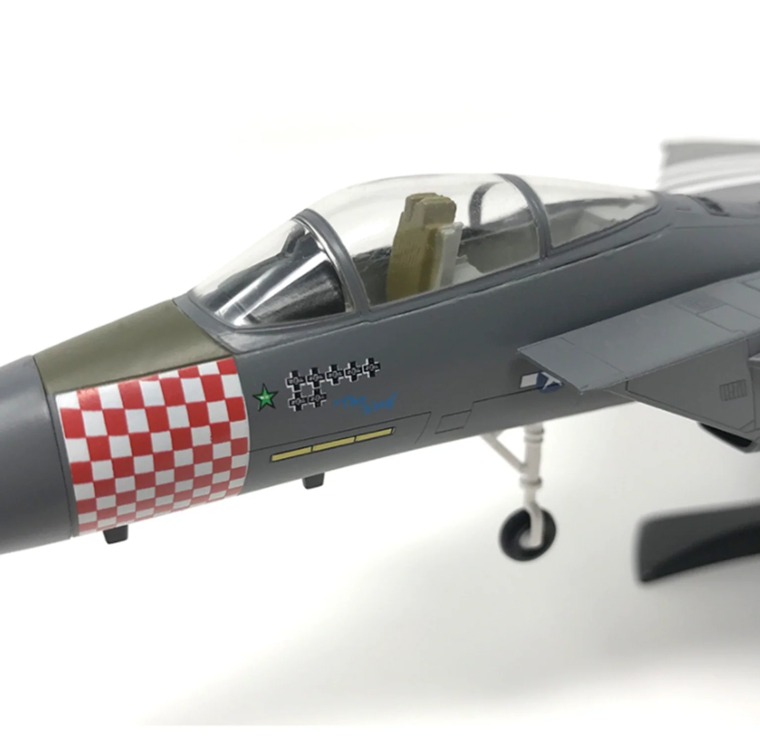 PKEA33308 F-15C Eagle 84-010 LN D-Day Bachmann Exclusive - Image 5