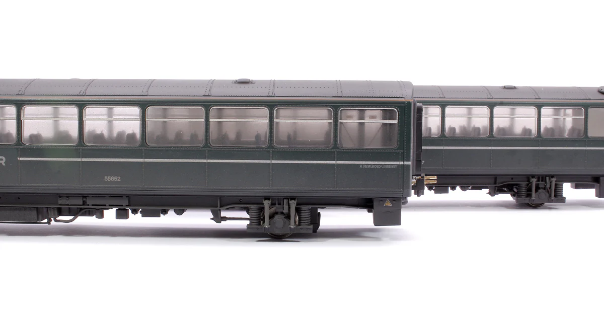 E83027 Class 143 2-Car DMU 143611 GWR Green (FirstGroup) - Weathered - Image 11