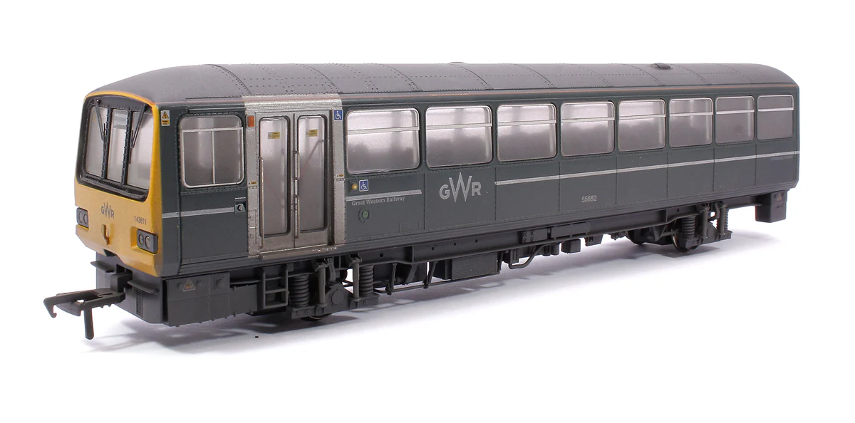 E83027 Class 143 2-Car DMU 143611 GWR Green (FirstGroup) - Weathered - Image 5