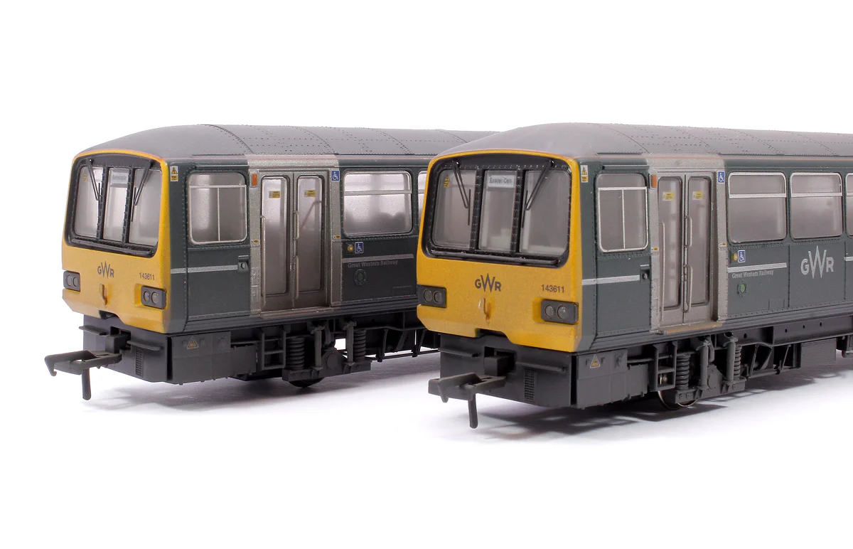 E83027 Class 143 2-Car DMU 143611 GWR Green (FirstGroup) - Weathered - Image 8