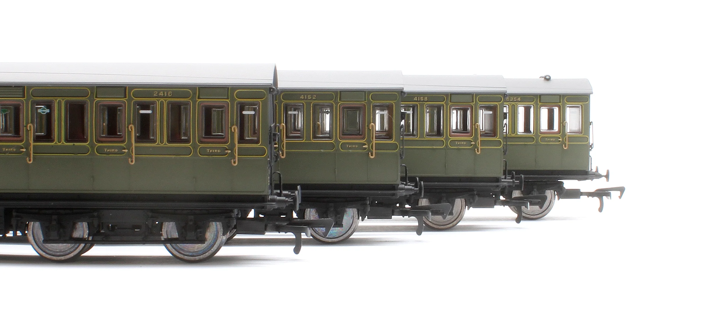 E86021 LBSCR 54ft 'Isle of Wight' 4-Coach Pack SR Maunsell Green No. 486 - Image 17
