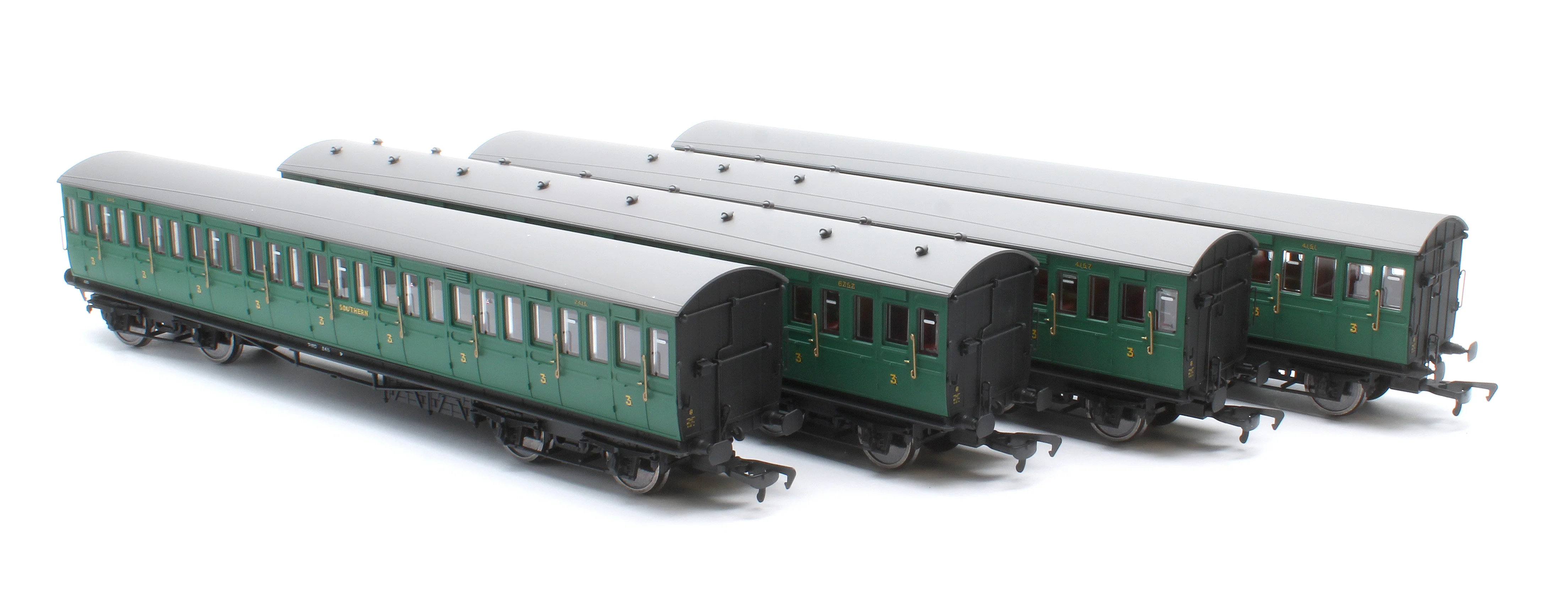 E86022 LBSCR 54ft 'Isle of Wight' 4-Coach Pack SR Malachite Green No. 485 - Image 15
