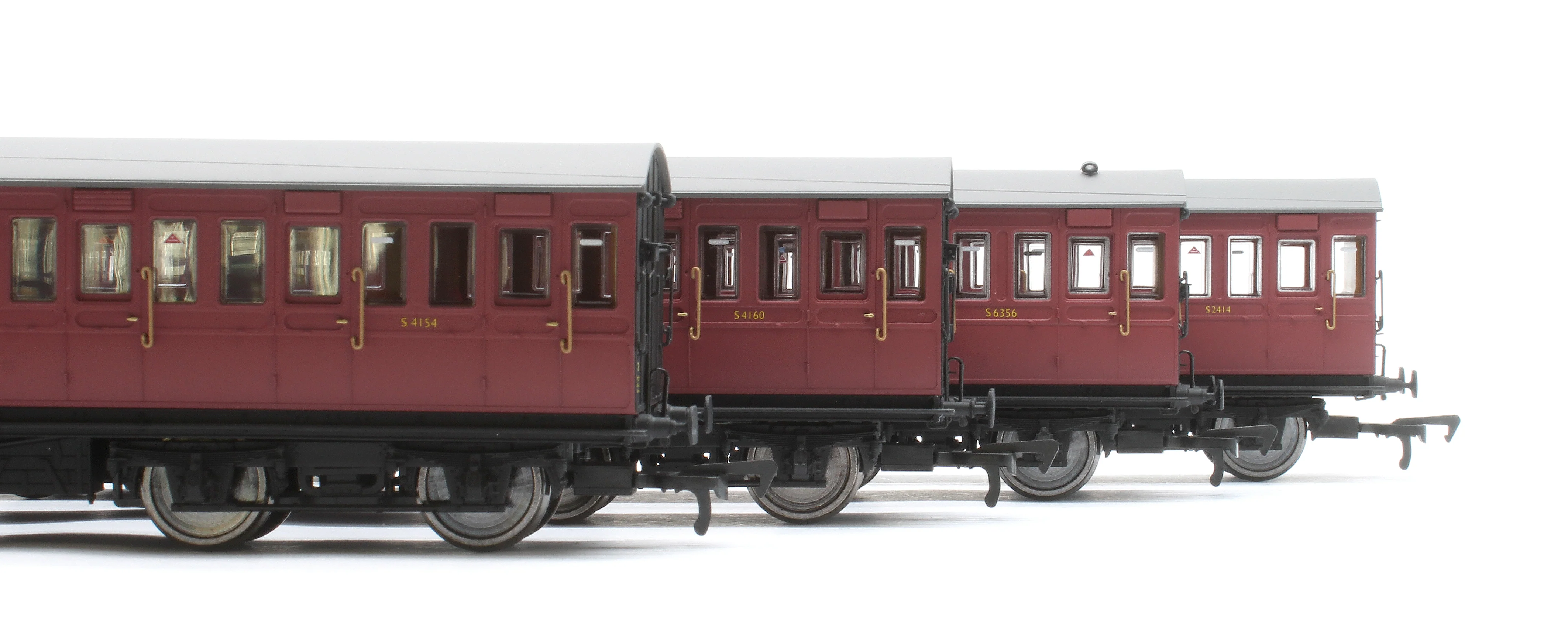 E86023 LBSCR 54ft 'Isle of Wight' 4-Coach Pack BR Crimson No. 488 - Image 17