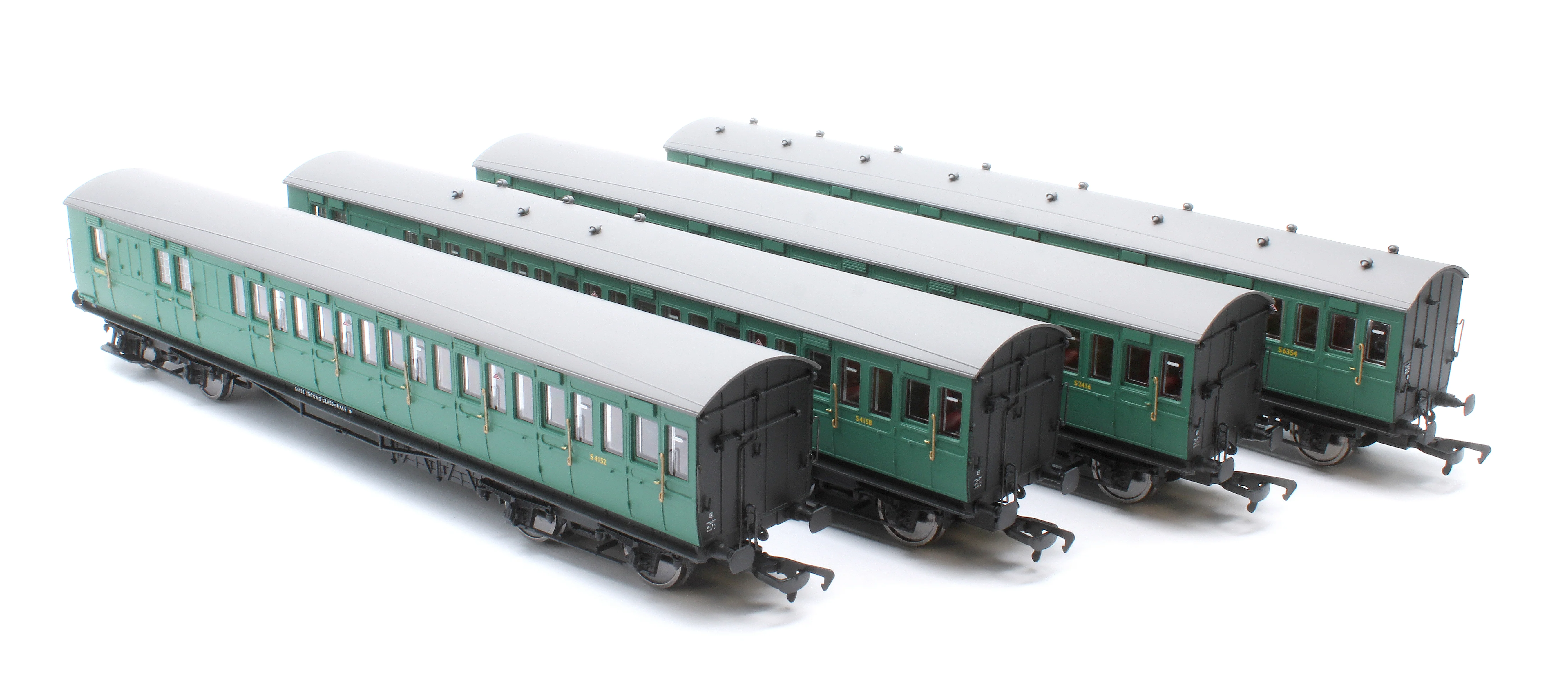 E86024 LBSCR 54ft 'Isle of Wight' 4-Coach Pack BR (SR) Green No. 486 - Image 17