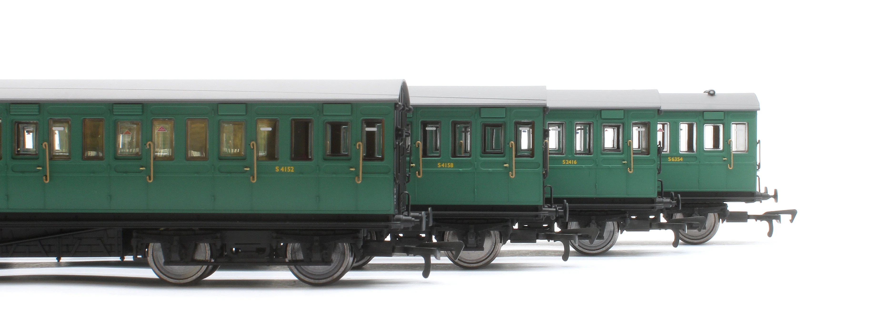 E86024 LBSCR 54ft 'Isle of Wight' 4-Coach Pack BR (SR) Green No. 486 - Image 18