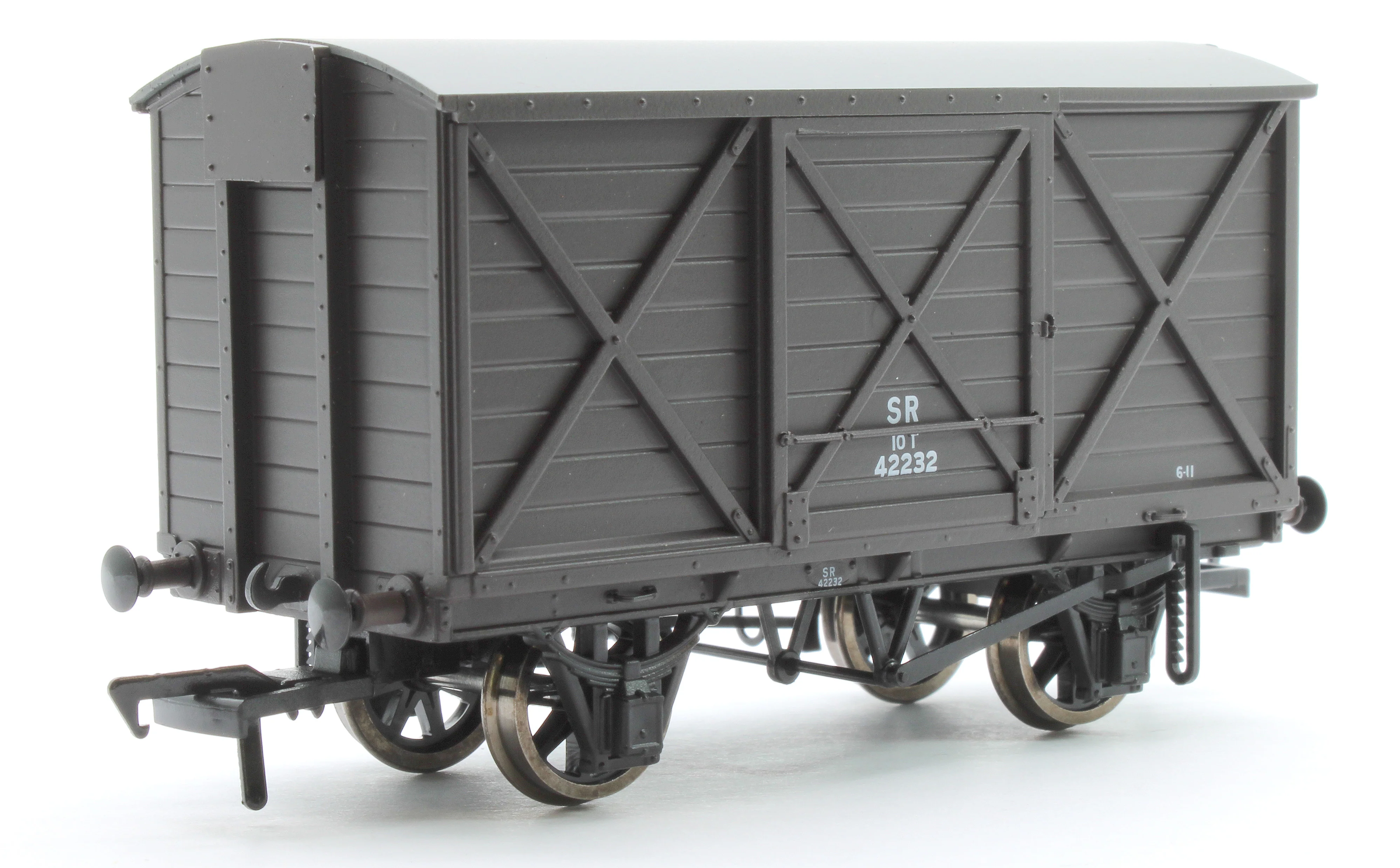 E87054 LSWR 10T Ventilated Van SR Brown (Late) 42232