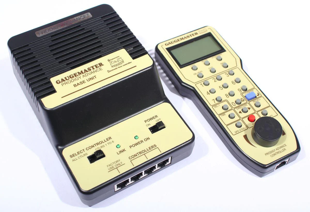 DCC02 Prodigy Advance2 DCC Controller Starter Package - Image 2