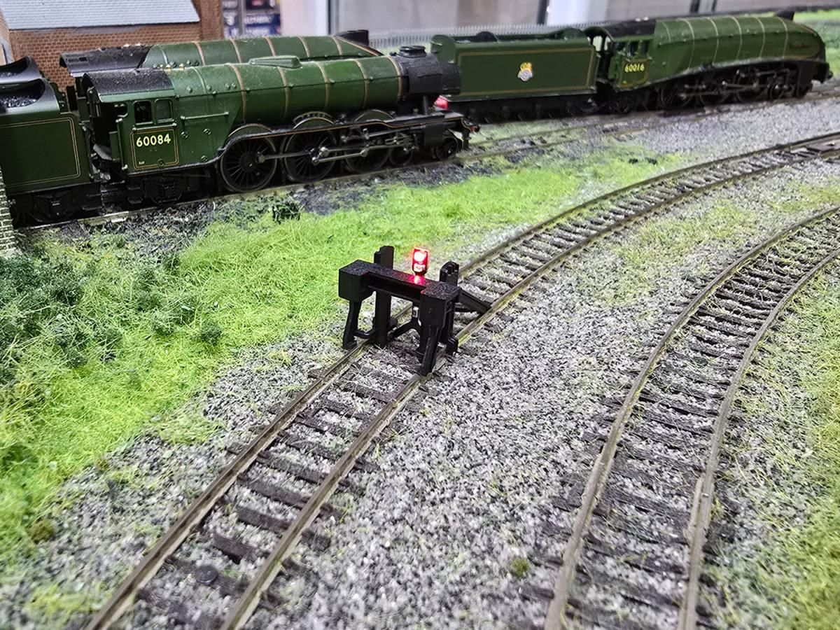 GM3600102 TT:120 Gauge Buffer Stop with Light - Image 3