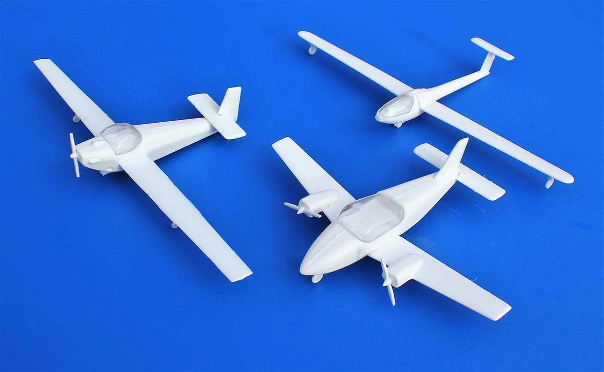 GM443 Fordhampton Airfield Planes & Gliders Kit - Image 2