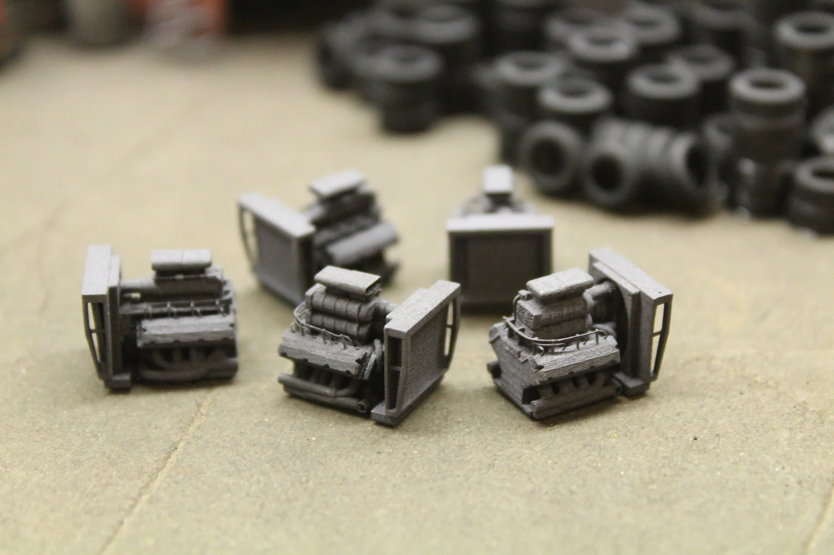 BS1084 Truck Engines with Radiator - UNPAINTED - Pack of 5 - Image 4