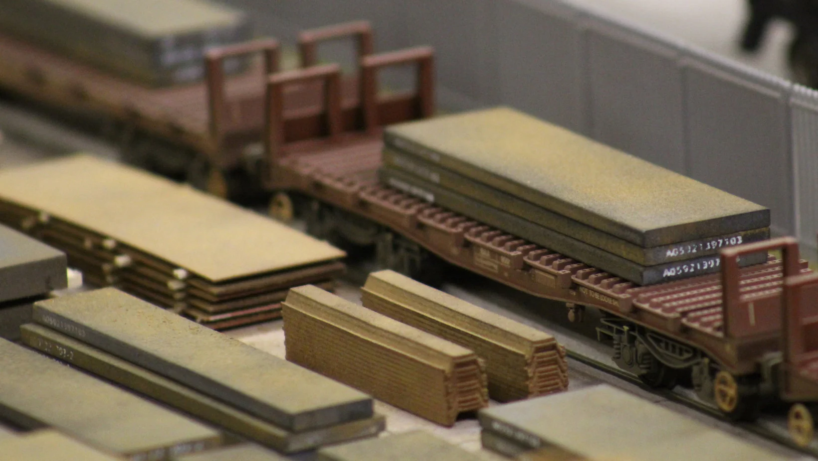 BS2016 Sheet Pile Small Stacks - UNPAINTED - Pack of 2 1:76 OO Gauge - Image 3