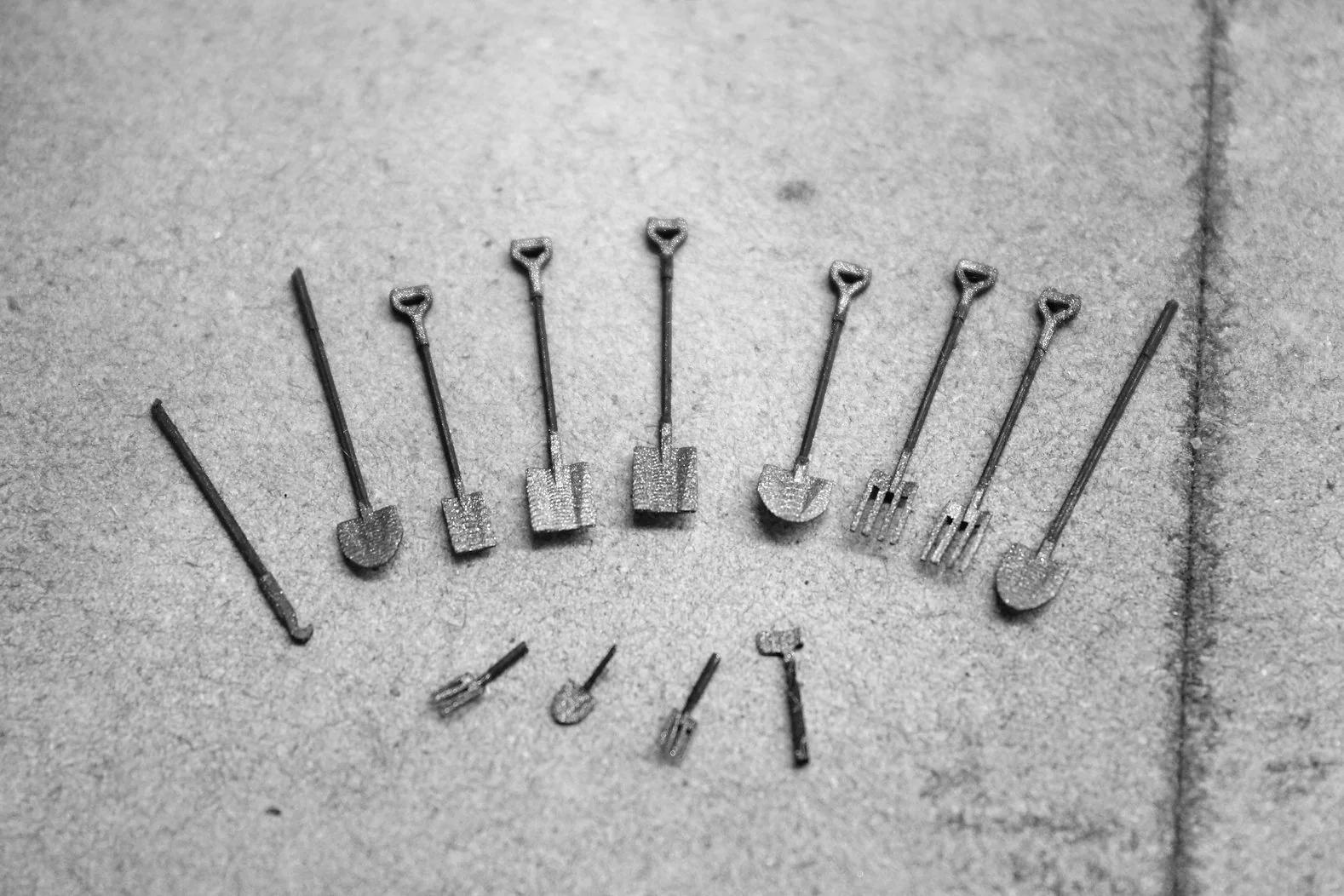 BS8002 Garden Tools Pack - Spades Shovels Forks - UNPAINTED - 13pcs