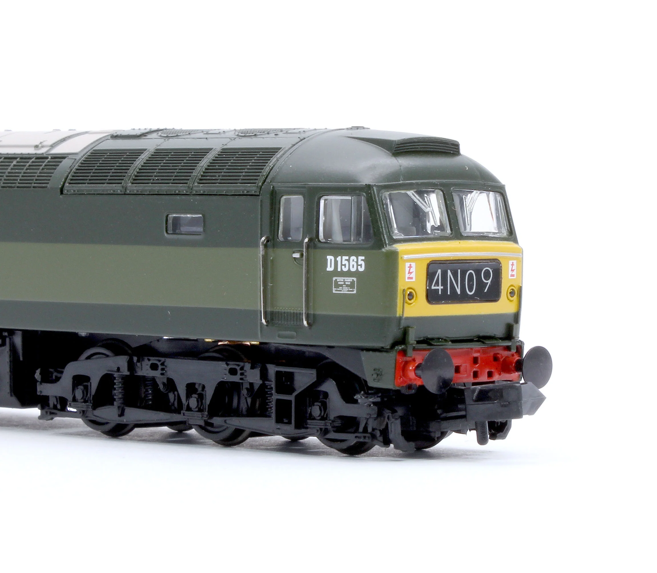371-825DSF Class 47/0 D1565 BR Green (Small Yellow Panels) Diesel Locomotive - DCC Sound - Image 6