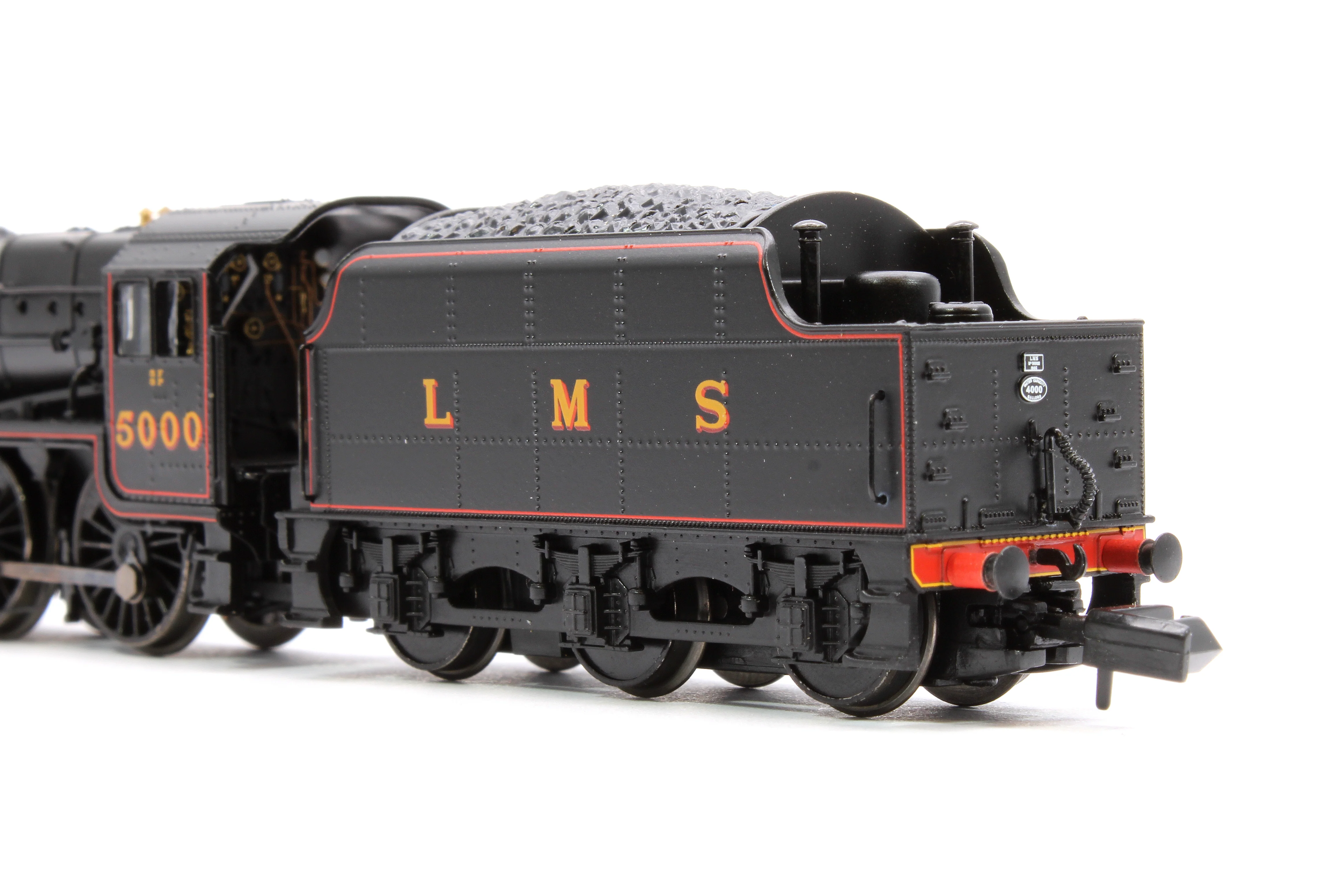 372-135A LMS 5MT 'Black 5' with Riveted Tender 5000 LMS Lined Black - Image 8