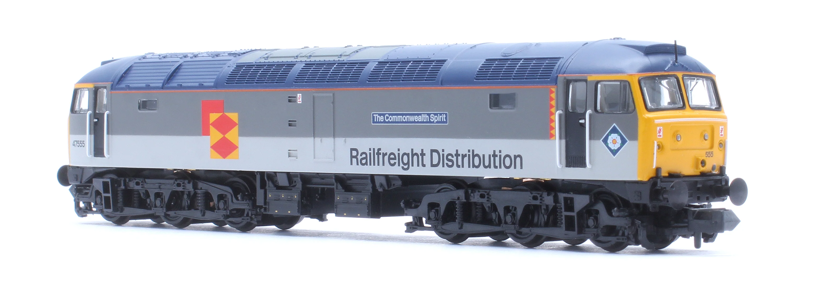 372-263SF Class 47/4 47555 'The Commonwealth Spirit' BR RF Distribution European Diesel Locomotive - DCC Sound - Image 4