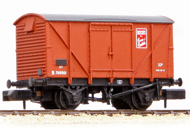 373-753 BR 12T Ventilated Van Plywood Sides BR Bauxite (Early) 'Carrs Biscuits' No.B765001
