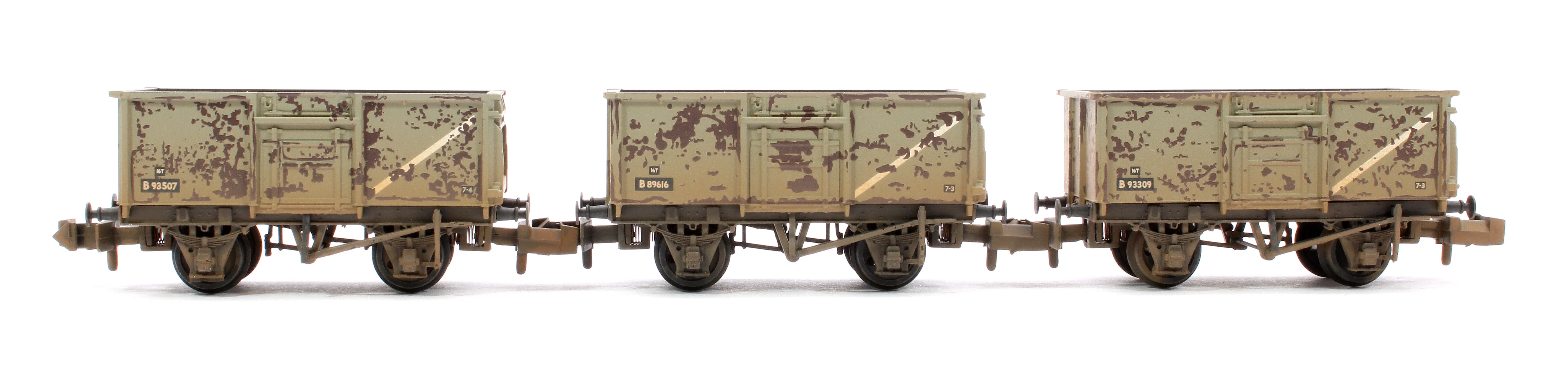 377-235C BR 16T Steel Mineral with Top Flap Doors 3-Wagon Pack BR Grey (With Load) - Weathered - Image 2