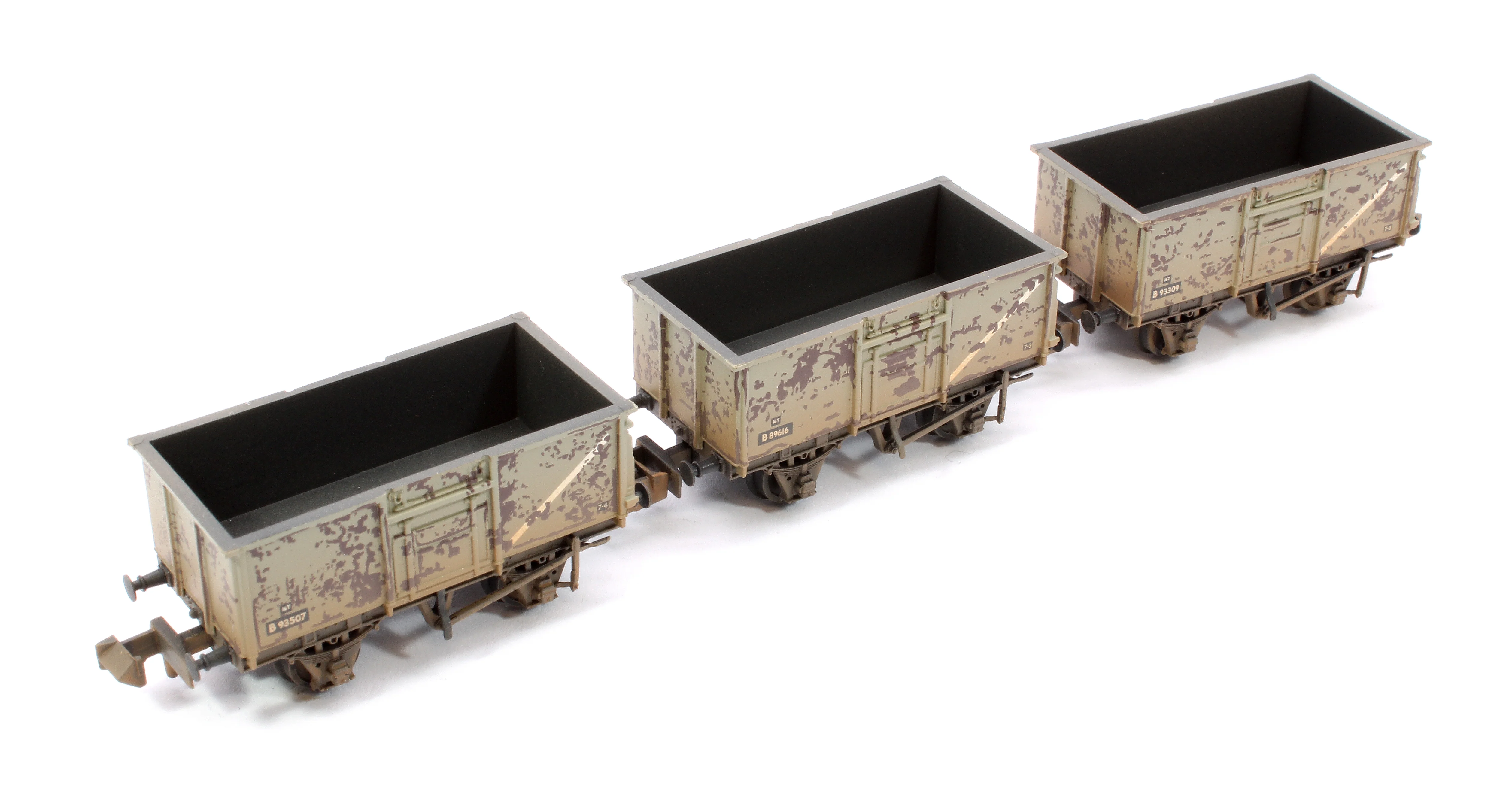 377-235C BR 16T Steel Mineral with Top Flap Doors 3-Wagon Pack BR Grey (With Load) - Weathered - Image 3
