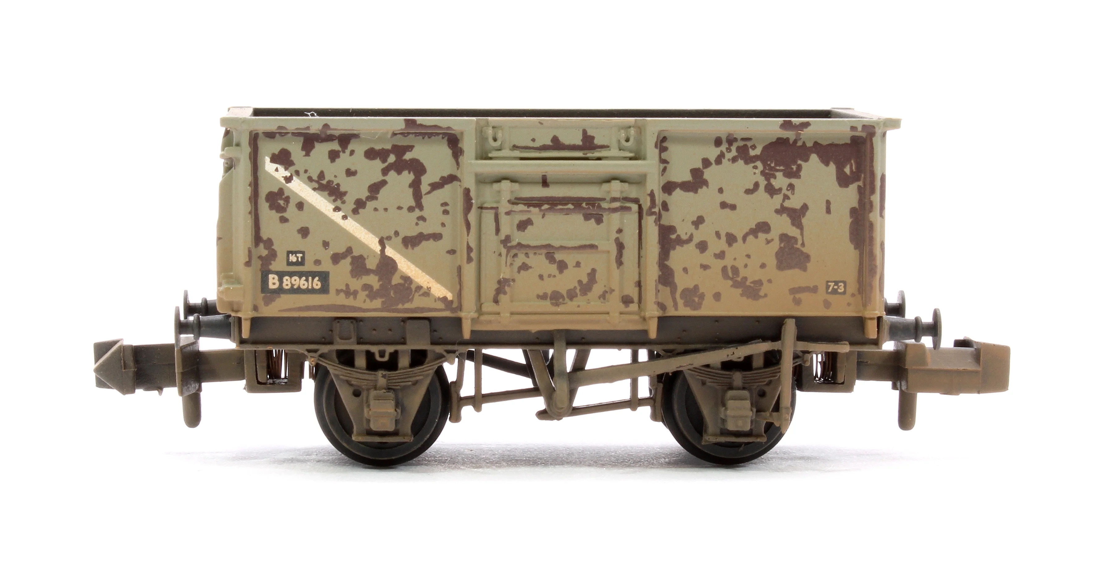 377-235C BR 16T Steel Mineral with Top Flap Doors 3-Wagon Pack BR Grey (With Load) - Weathered - Image 6