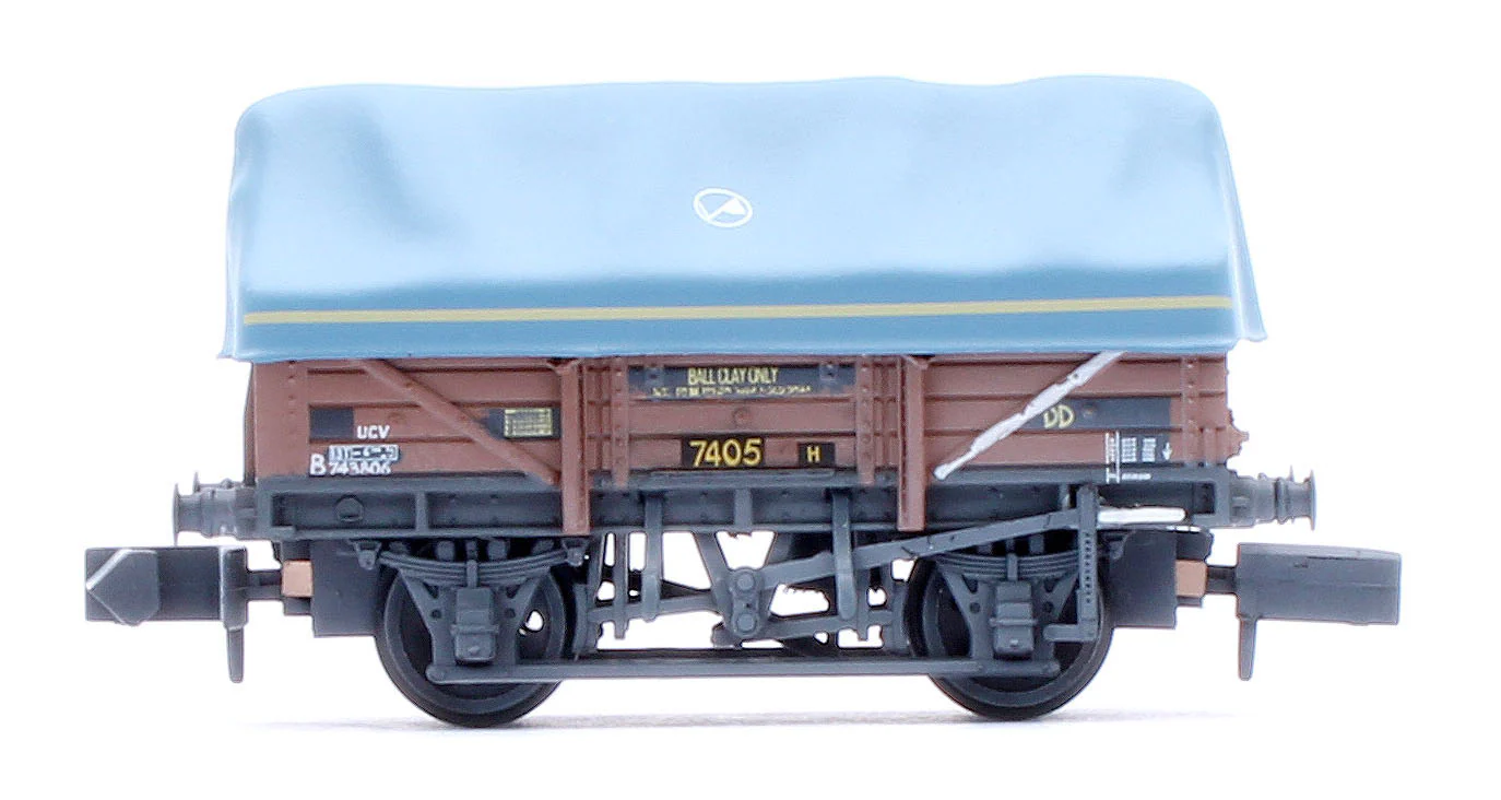 377-491 5 Plank China Clay 3-Wagon Pack BR Bauxite (TOPS) with Tent Canopy No.B743029, B743367 & B743806 - Weathered - Image 7