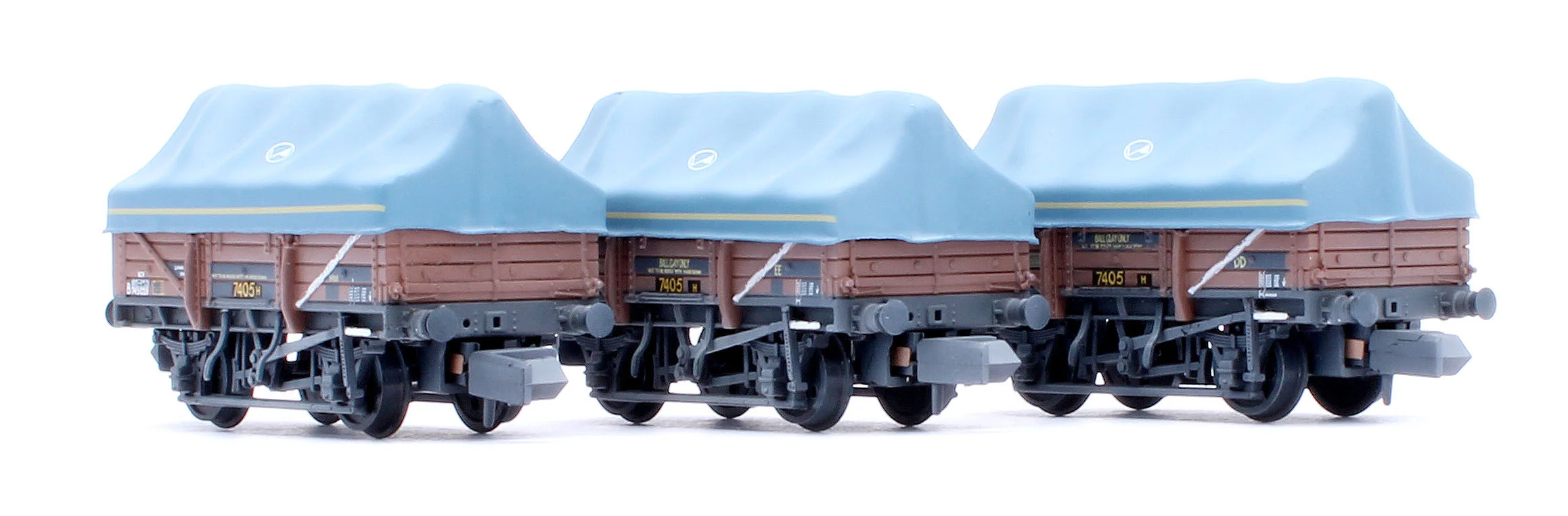 377-491 5 Plank China Clay 3-Wagon Pack BR Bauxite (TOPS) with Tent Canopy No.B743029, B743367 & B743806 - Weathered - Image 9