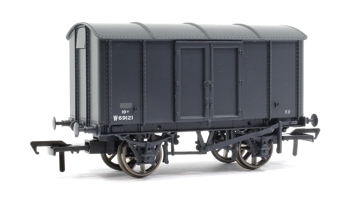 908008 GWR ‘Iron Mink’ Van No. W69121, BR (W) grey