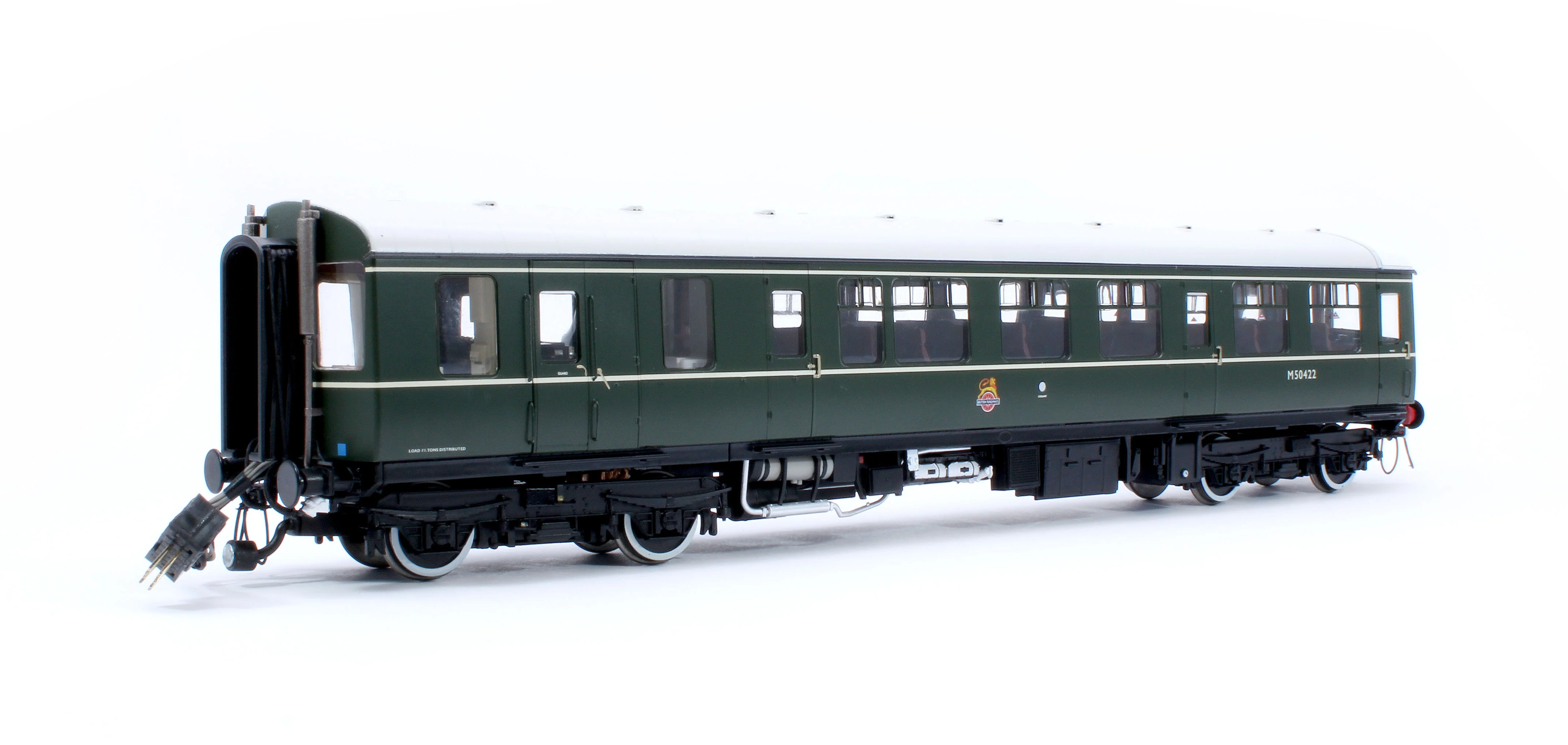 1450 Class 104 3 Car DMU M50422/M59134/M50426 BR Green (Early) with Lion & Wheel Emblem - Image 5